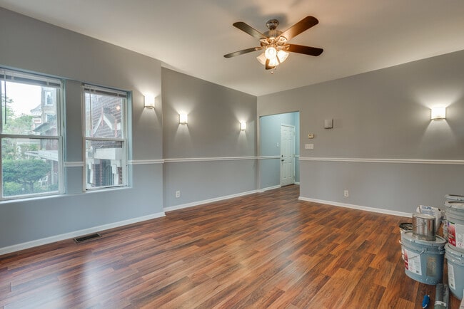 Building Photo - 1326 E 72nd St