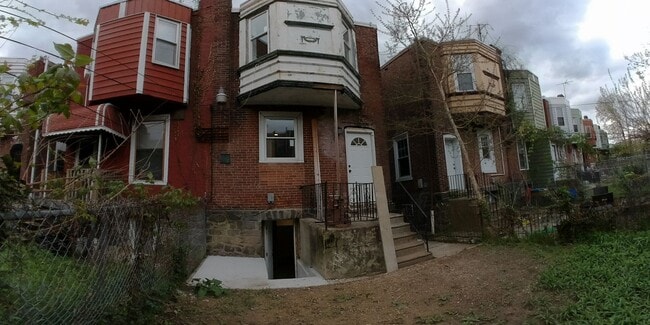 Building Photo - 4 Bedroom 3.5 Bath Home