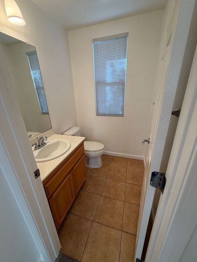 Building Photo - 4 bedroom | 2.5 bathroom | Single family h...