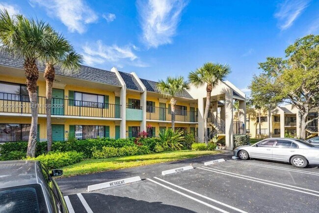 Building Photo - 1822 Meadows Cir