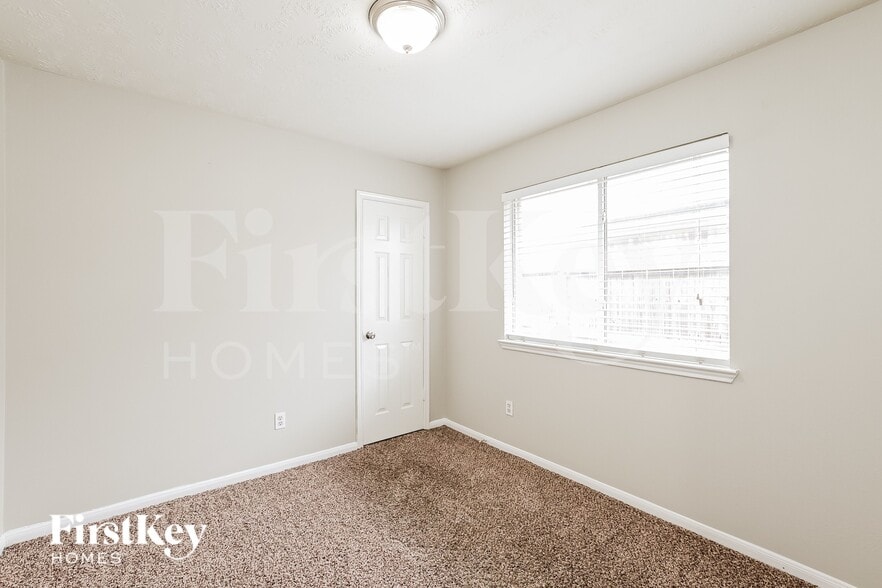 Building Photo - 507 Richcrest Dr