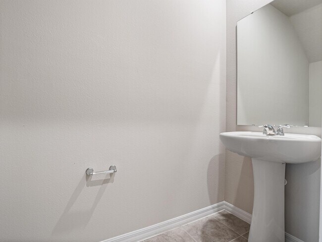 Building Photo - 658 Legacy Lp