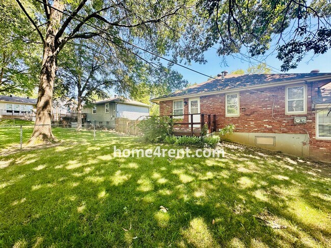 Building Photo - Updated Kitchen w/ Granite Counters, Subway Tile, SS Appliances