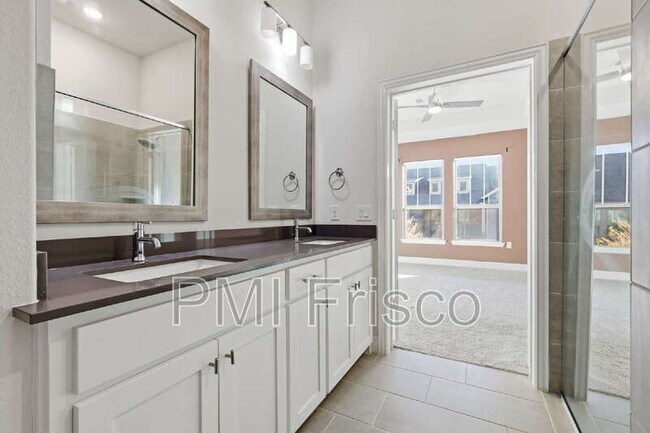 Building Photo - 1044 3rd St