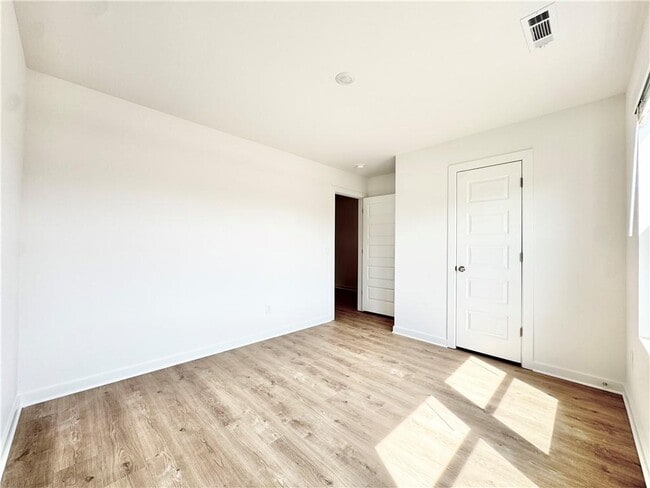 Building Photo - 376 Texas Ave