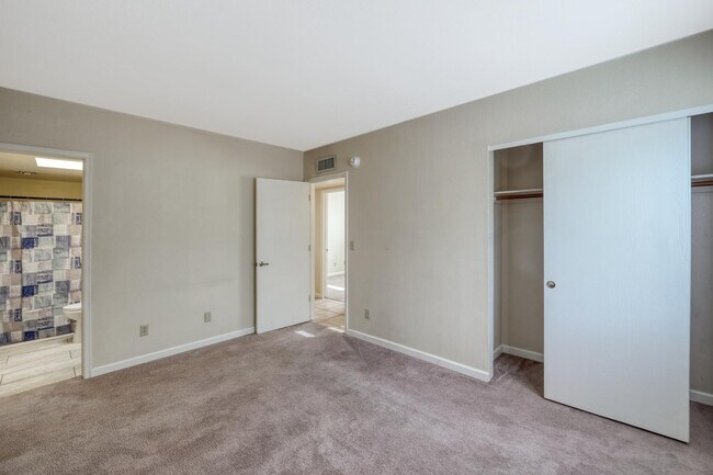 Building Photo - 4208 Ave Palermo