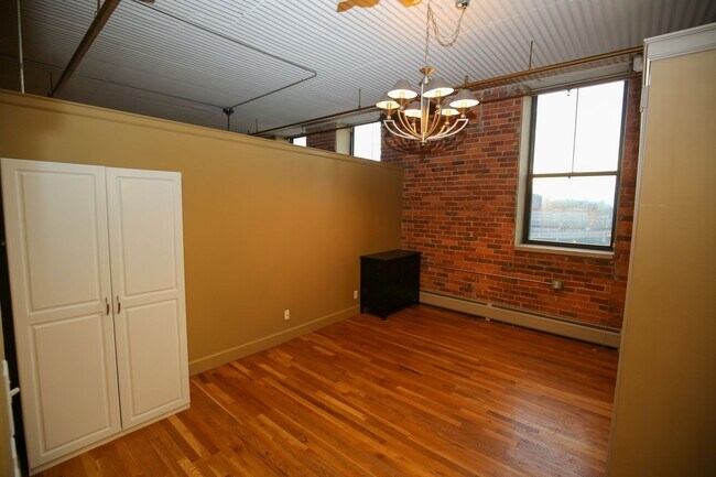 Building Photo - Rustic Charm in the Heart of Downtown Denv...