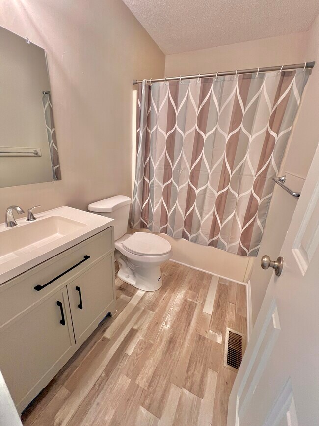 Building Photo - 6223 Cambridge Dr