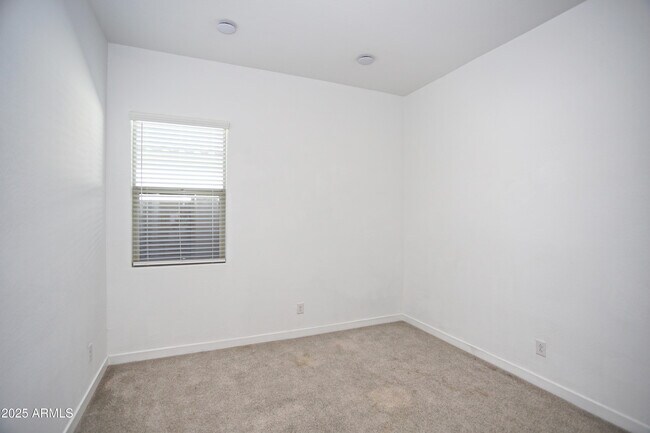 Building Photo - 4623 S 111th Dr