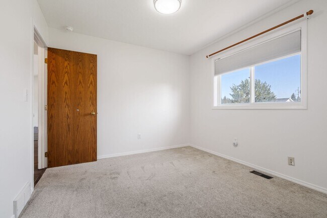 Building Photo - Spacious 4 Bed, 3 Bath Home | Central Vall...