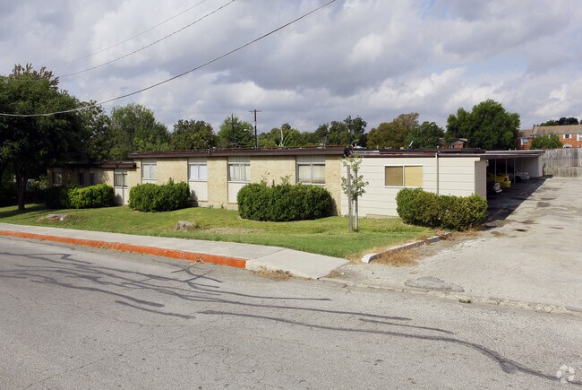 Primary Photo - Garden Courts Apartments