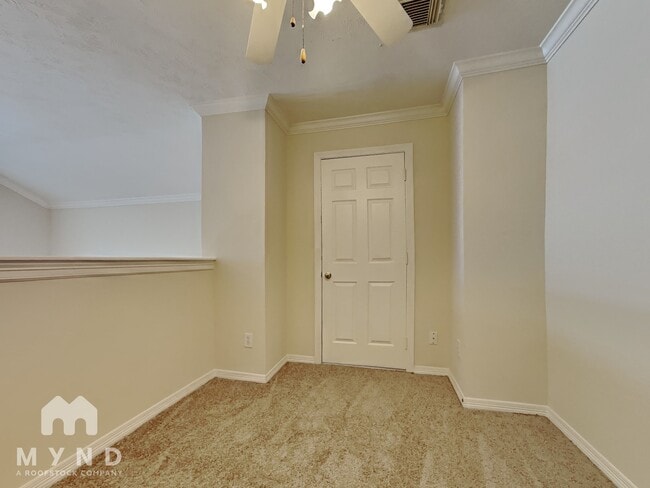 Building Photo - 1127 Enclave Square E