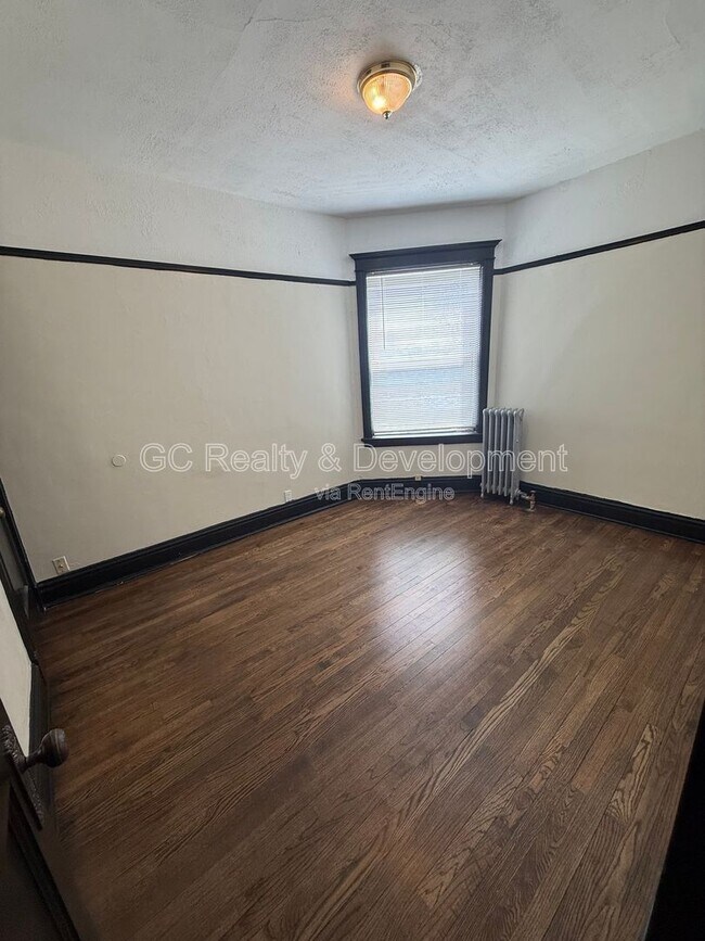 Building Photo - 1452 E Marquette Rd