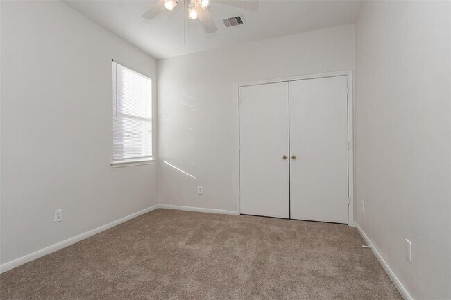 Building Photo - 6103 Menor Crest Dr