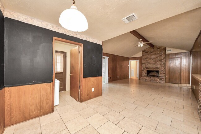 Building Photo - 9126 Willow Meadow Dr