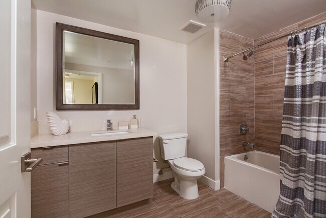 Interior Photo - NOHO5500