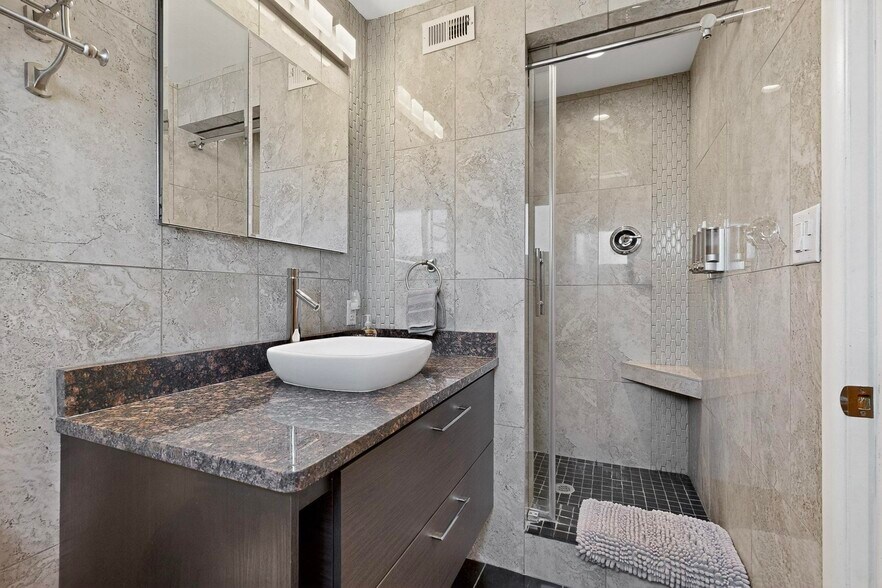 primary bathroom attached to bedroom - 4715 Marquette Ave NE