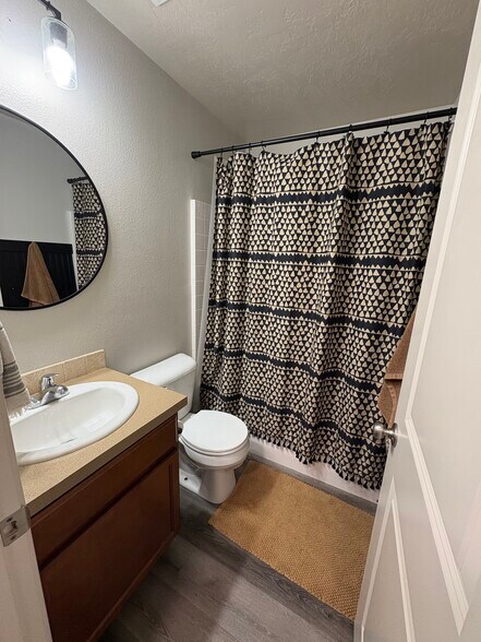 Building Photo - 4614 Braeburn Ave