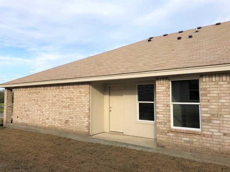 Building Photo - 128 E Ball Rd
