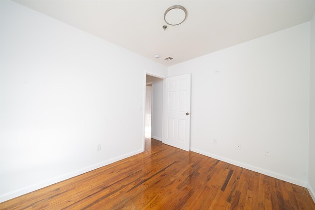 Building Photo - 524-526 4th St