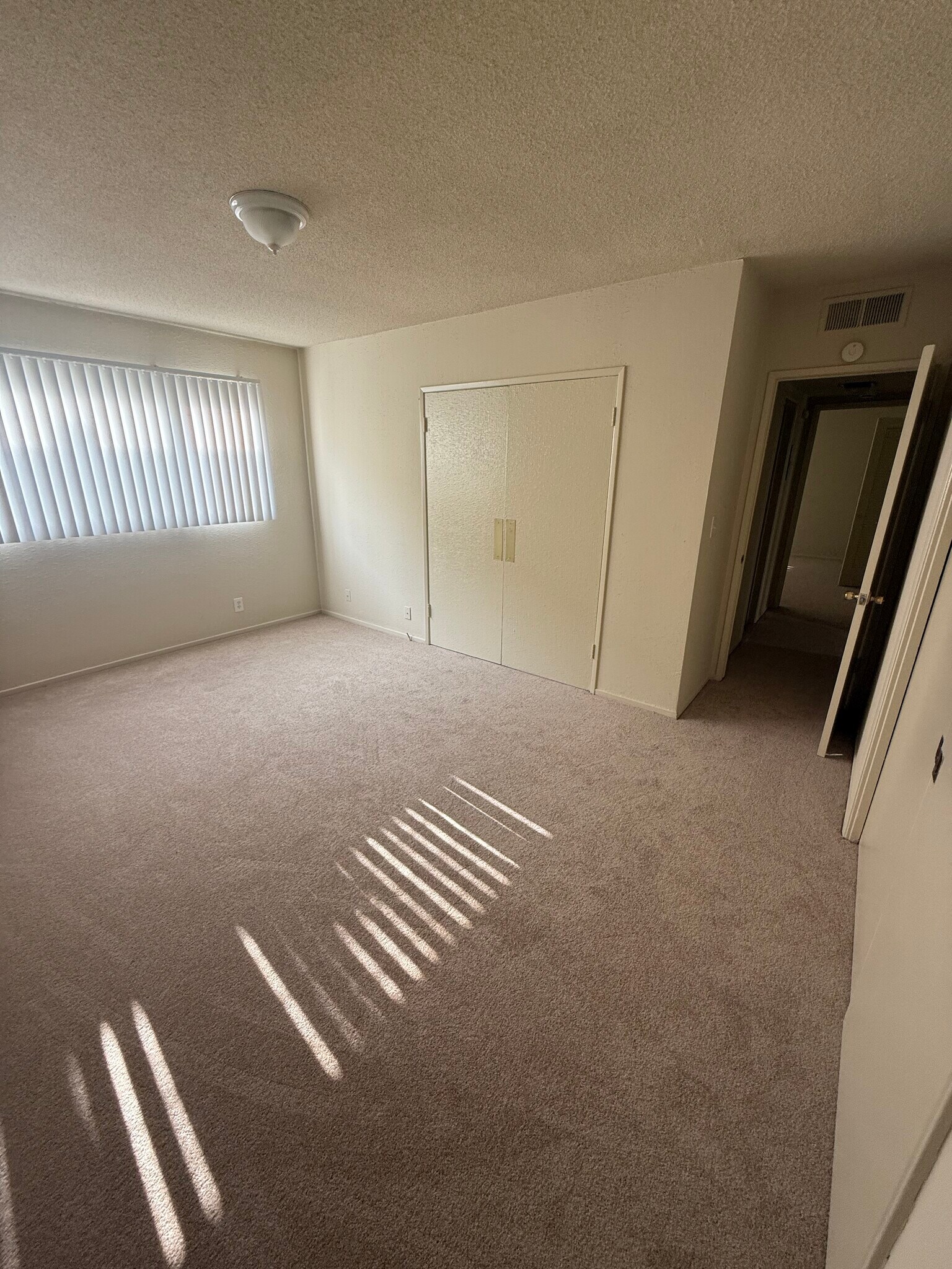 2nd Bedroom - 1148 W Huntington Dr