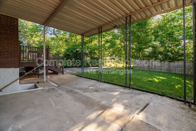 Building Photo - 8028 Wynwood Dr