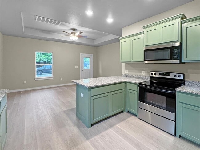 Building Photo - 412 N Bickford Ave