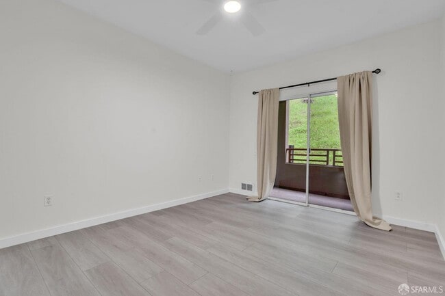 Building Photo - 200 Caldecott Ln