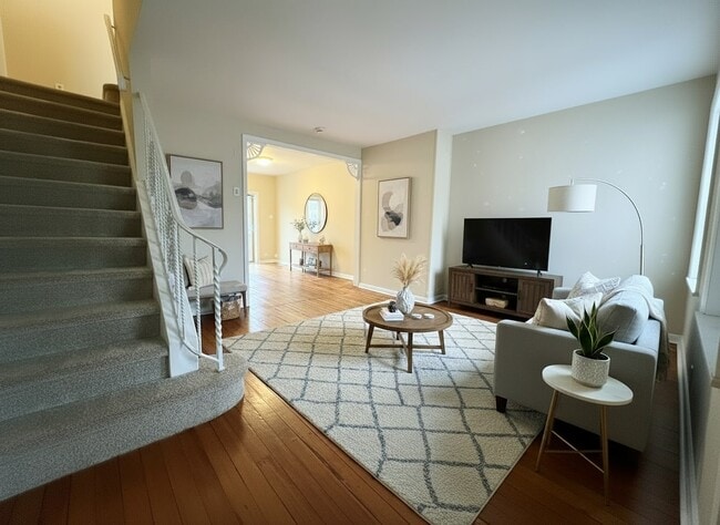 Building Photo - 722 Mollbore Terrace