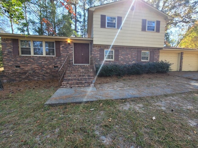 Building Photo - 6420 Cloverdale Dr