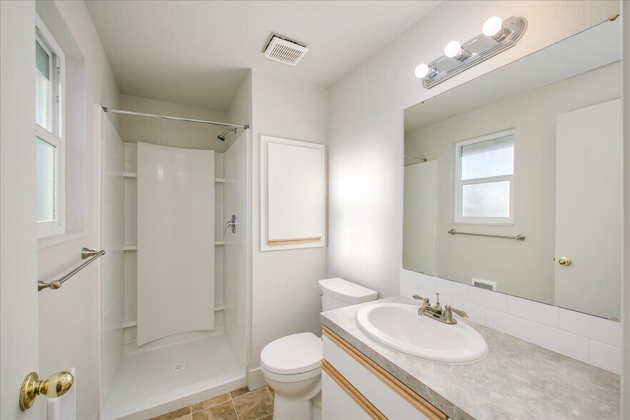 Building Photo - 2376 W Panama St