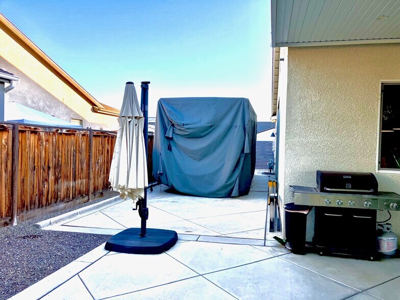 Building Photo - 9207 Manor Forest Ln