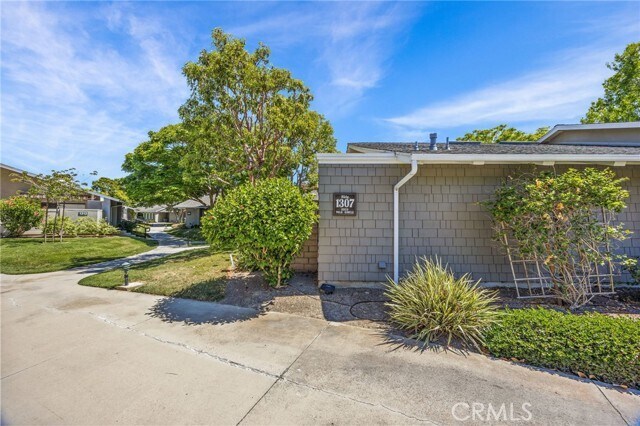 Building Photo - 8933 Yolo Cir