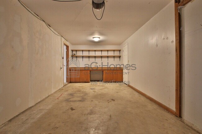 Building Photo - 405 Yukon Ave
