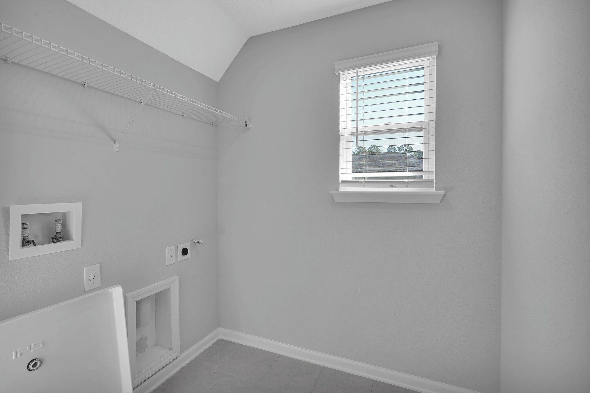 Building Photo - 162 Dahlia Falls Dr