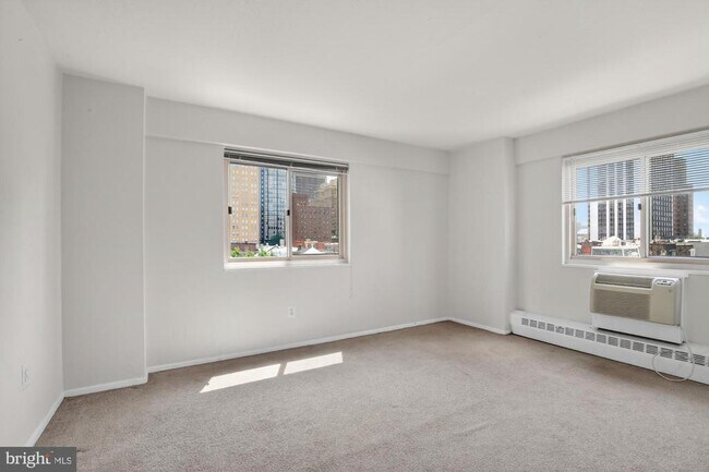 Building Photo - 2101 Chestnut St