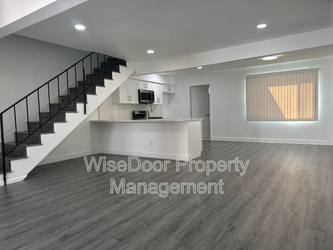 Building Photo - 1812 E Adams Ave