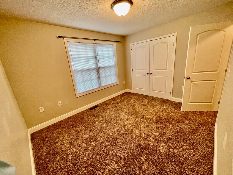 Building Photo - 362 Macer Ave