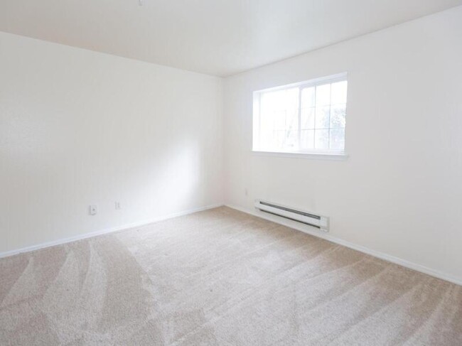 Building Photo - 18505 SE Newport Way