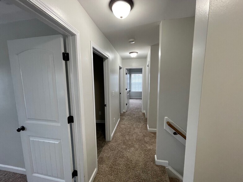 Hallway - 2nd Floor - 14 Marquis Dr