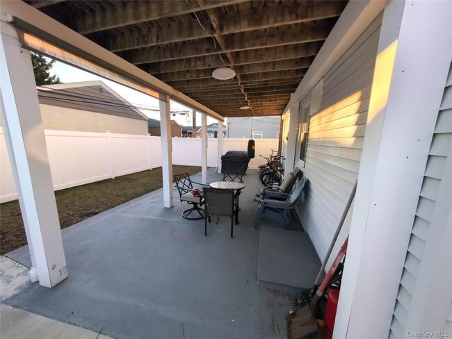 Building Photo - 512 E State St