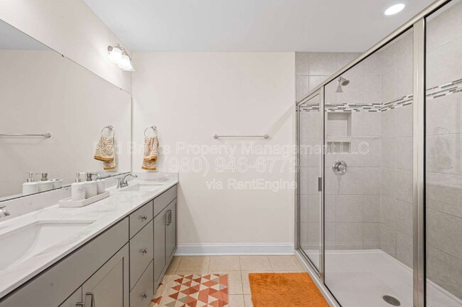 Building Photo - 10252 Glenmere Crk Cir