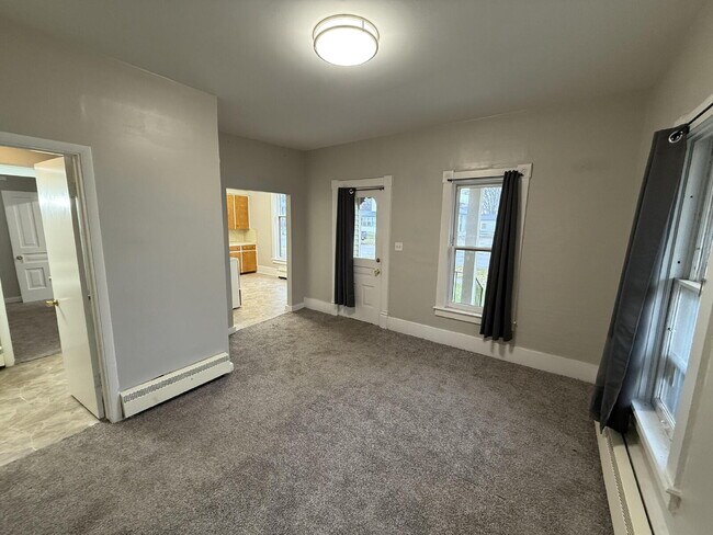 Building Photo - Charming 1 Bedroom, 1 Bathroom Apartment in the Heart of Sparta, MI