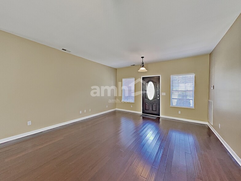 Building Photo - 1001 High Ridge Dr N