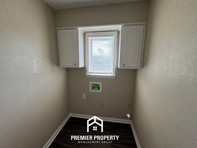 Building Photo - 6015 Harvest Hill Cove