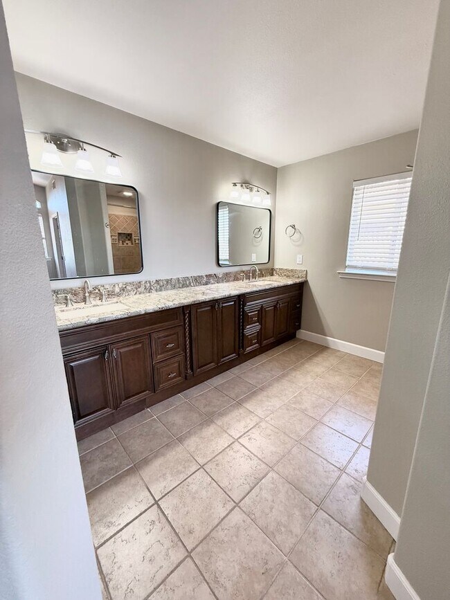 Building Photo - Beautiful 3 Bed 2.5 Bath COMING SOON!!!!