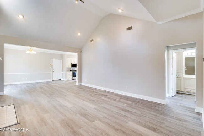 Building Photo - 111 Songbird Ln