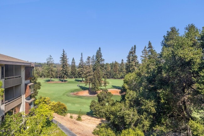 Building Photo - Elegant 2BR Condo with Golf Course Views i...
