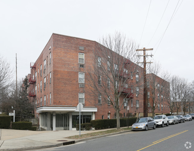 Primary Photo - Garden City Border Apartments