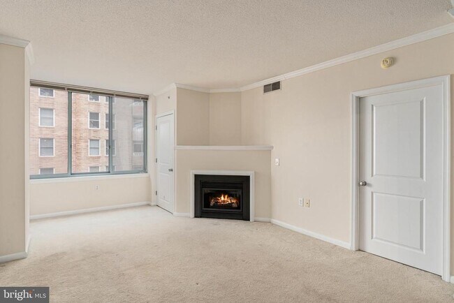 Building Photo - 851 N Glebe Rd